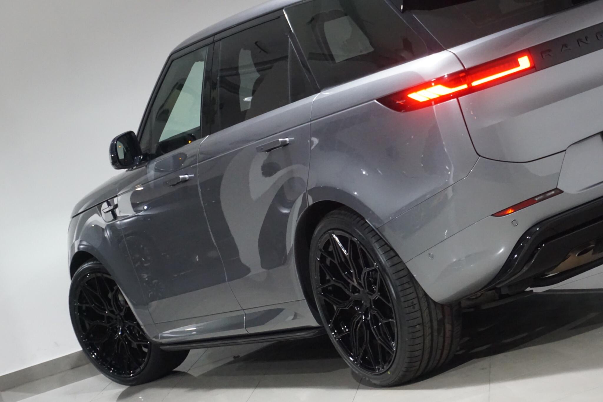 Land Rover Range Rover Sport 3.0 D300 MHEV Dynamic SE SUV 5dr Diesel Auto 4WD Euro 6 (s/s) (300 ps)